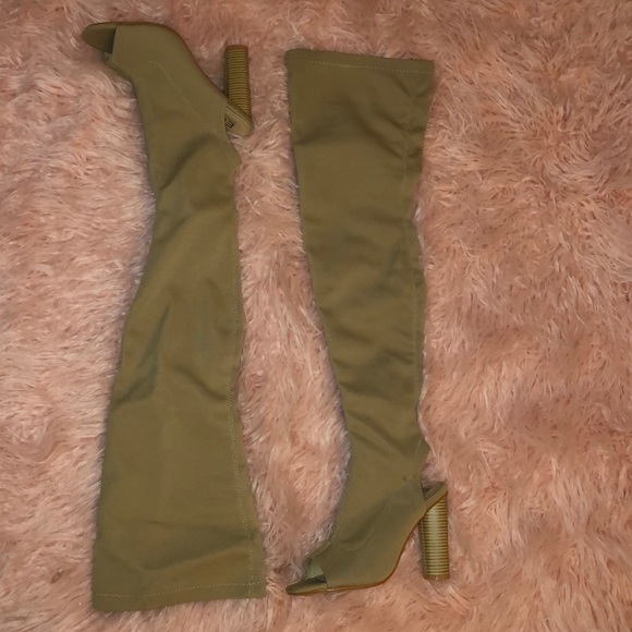Open toe thigh high boots - Picture 1 of 3